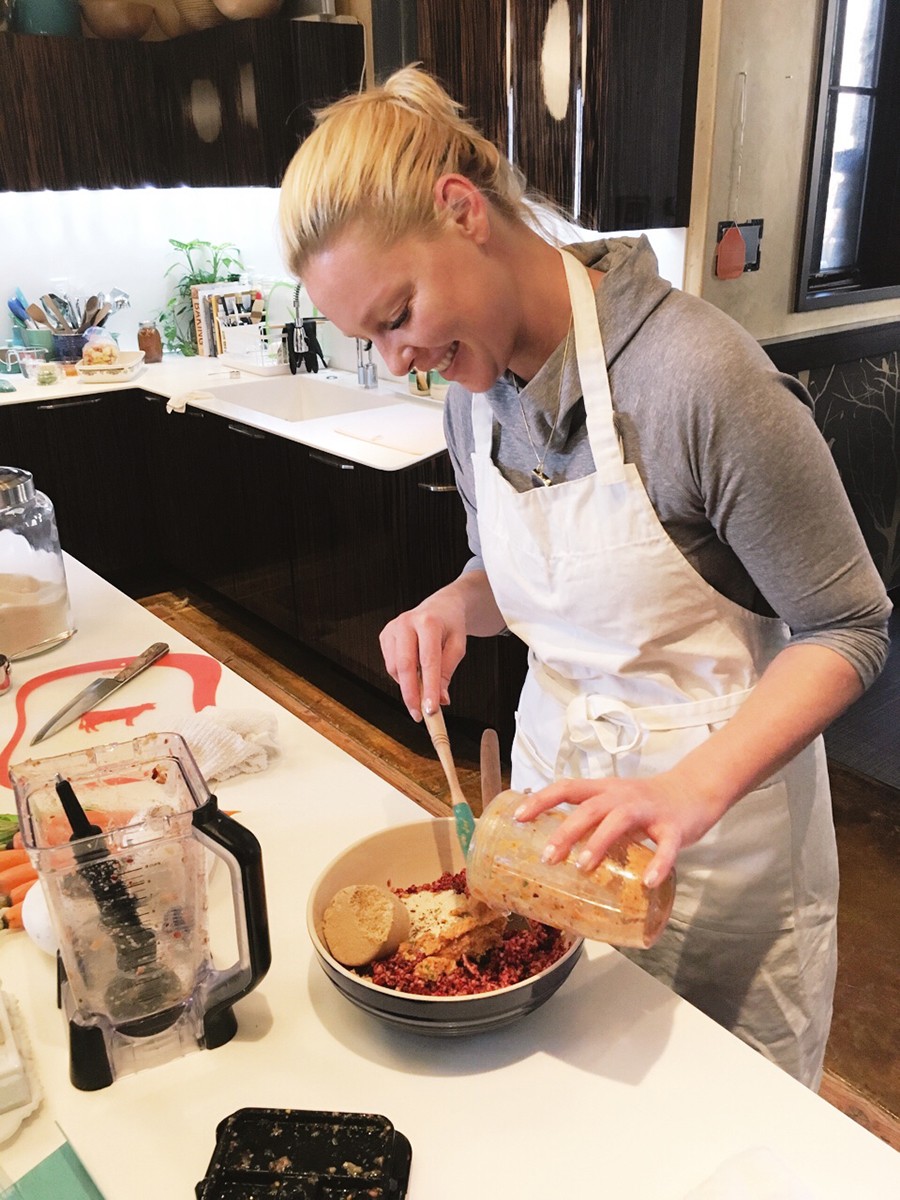 Katherine Heigl preparing Thanksgiving dinner